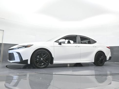 Used 2026 Toyota Camry SE FWD image 60