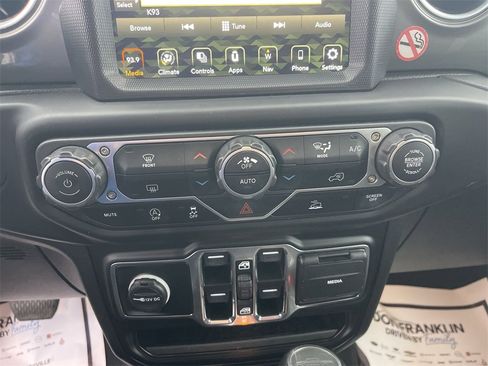 Used 2023 Jeep Gladiator Overland image 25