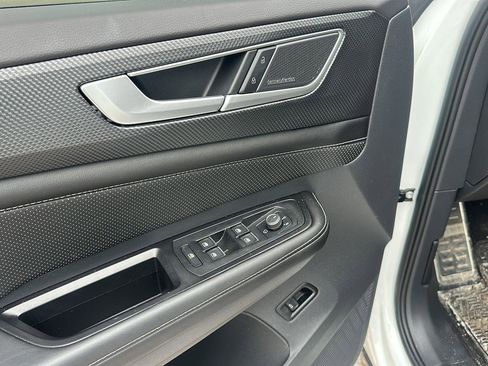 Used 2024 Volkswagen Atlas Cross Sport SEL Premium R-Line image 16