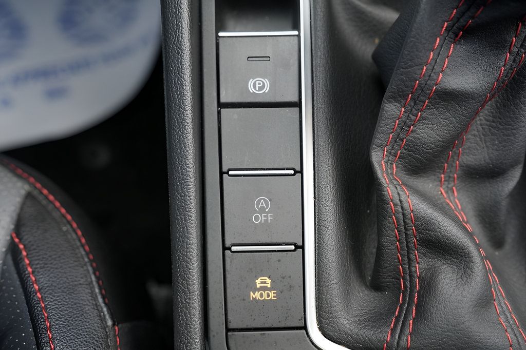 Used 2025 Volkswagen Jetta GLI Autobahn w/ GLI Black Package FWD image 31