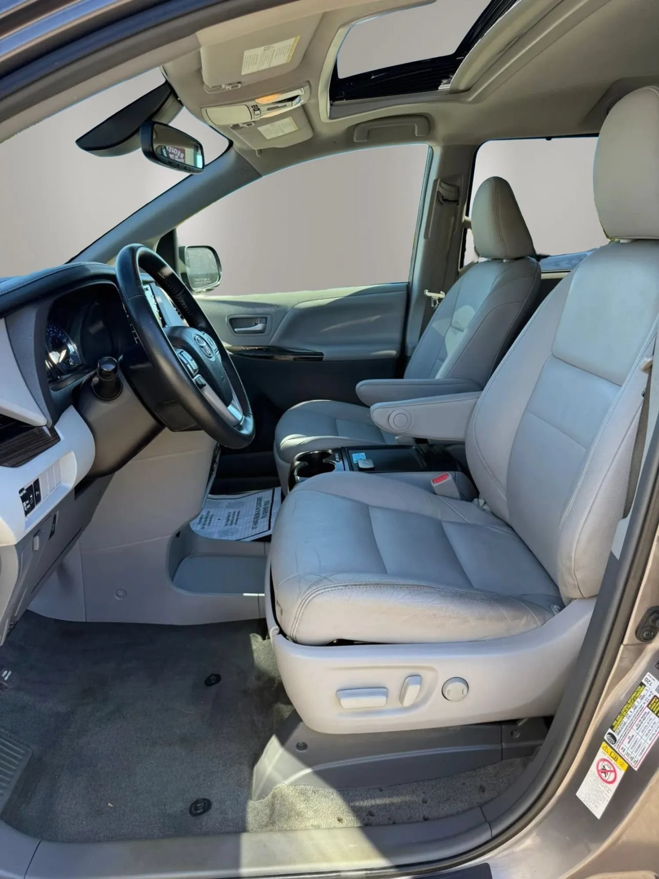 Used 2018 Toyota Sienna XLE w/ XLE Navigation Package FWD image 26