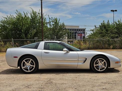 Used 2001 Chevrolet Corvette Coupe RWD image 4