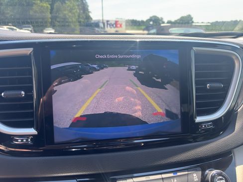 Used 2024 Chrysler Pacifica Touring-L FWD image 25