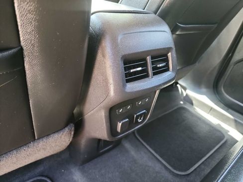 Used 2018 Chevrolet Equinox Premier FWD image 27