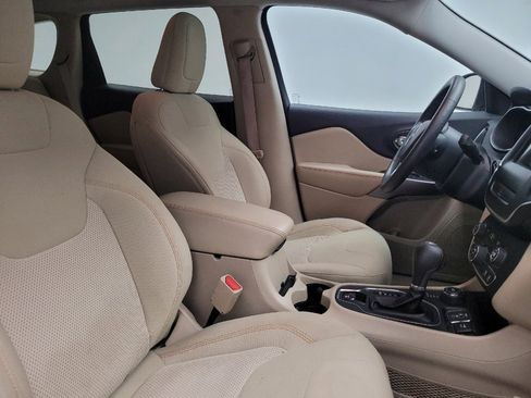 Used 2019 Jeep Cherokee Latitude w/ Popular Appearance Group AWD/4WD image 21