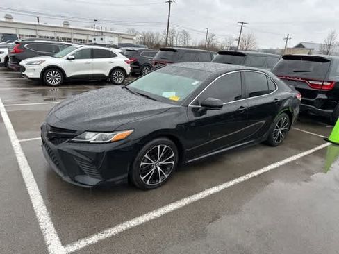 Used 2020 Toyota Camry SE image 15