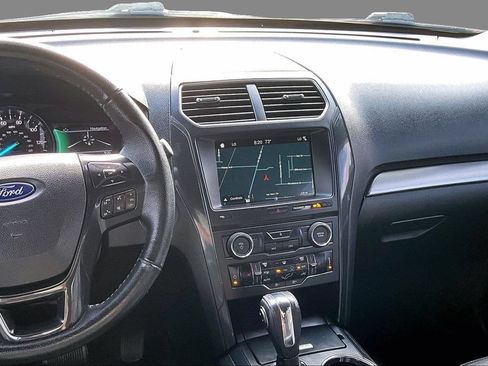 Used 2018 Ford Explorer XLT w/ Equipment Group 202A AWD/4WD image 3