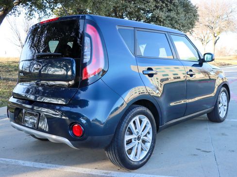 Used 2018 Kia Soul + image 7