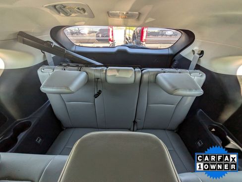 Used 2021 Toyota Highlander XLE AWD/4WD image 16