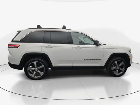 Used 2023 Jeep Grand Cherokee Limited AWD/4WD image 12