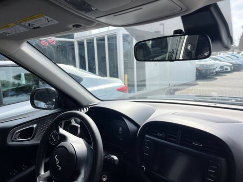 Used 2025 Kia Soul LX w/ LX Technology Package FWD image 34