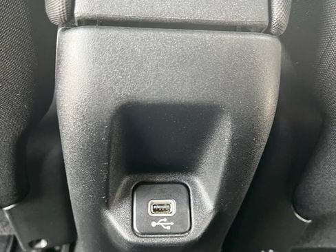 Used 2018 Jeep Renegade Latitude FWD image 16