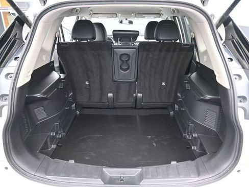 Used 2016 Nissan Rogue SL FWD image 10