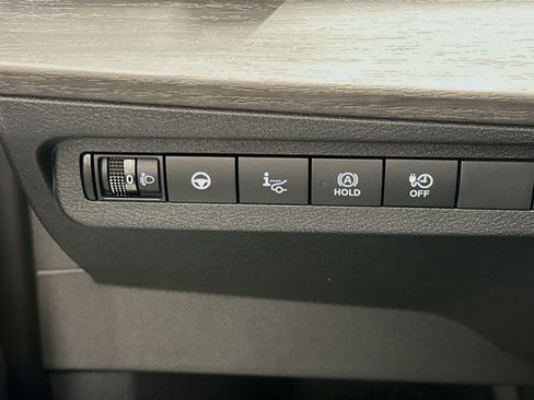 Used 2024 Nissan Ariya AWD image 17