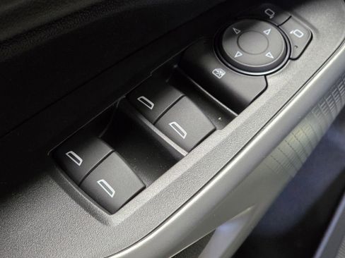New 2026 Chevrolet Trax RS w/ Sunroof Package FWD image 21
