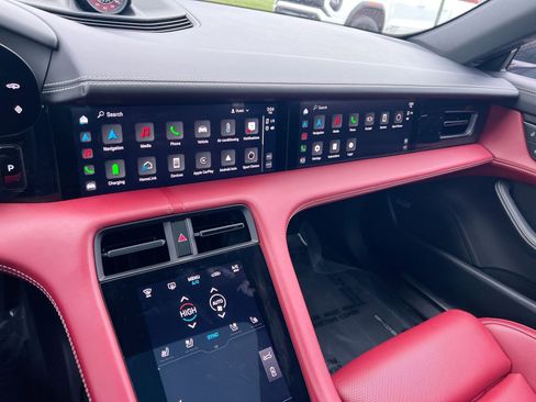 Used 2022 Porsche Taycan 4S image 18