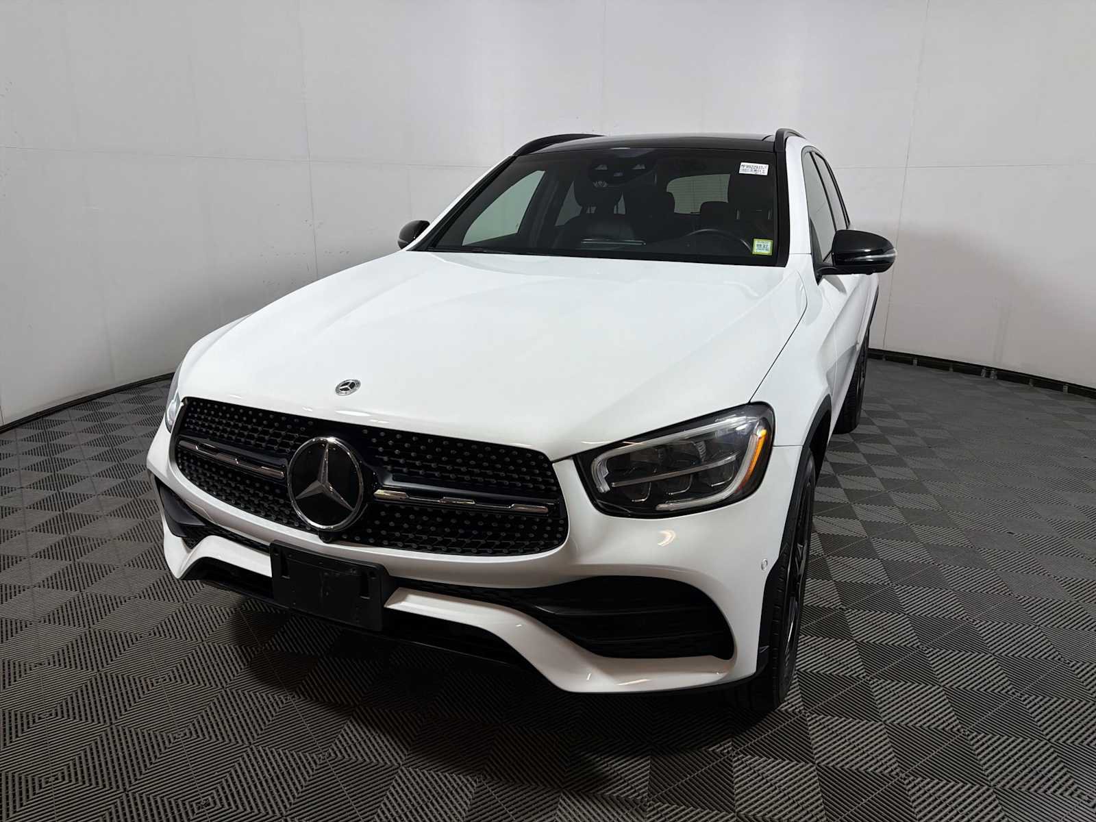 Used 2021 Mercedes-Benz GLC 300 4MATIC image 3