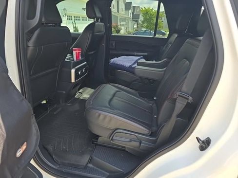 Used 2023 Ford Expedition Limited AWD/4WD image 5
