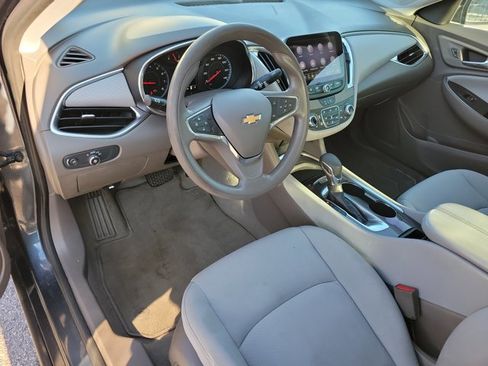 Used 2021 Chevrolet Malibu LT image 4