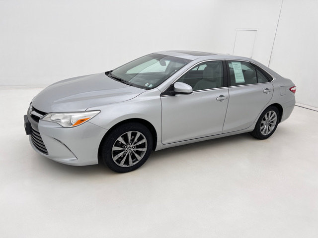 Used 2015 Toyota Camry XLE w/ Moonroof Package FWD image 5