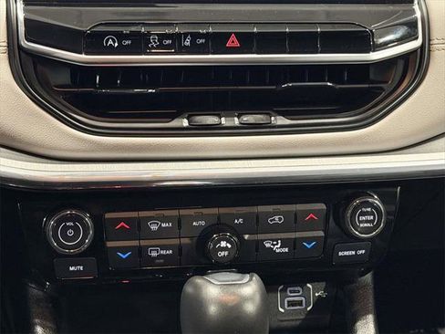 Certified 2022 Jeep Compass Limited w/ Sun and Sound Group image 17