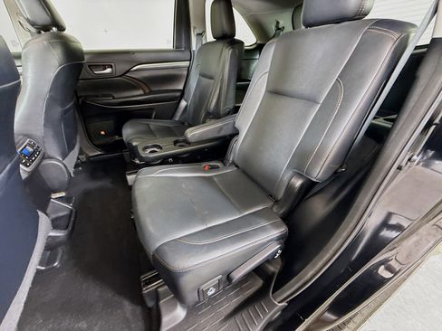 Used 2017 Toyota Highlander Limited Platinum AWD/4WD image 24