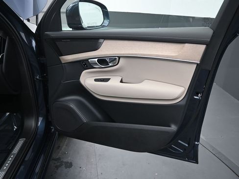 New 2026 Volvo XC90 B6 Plus w/ Protection Package Premier image 38