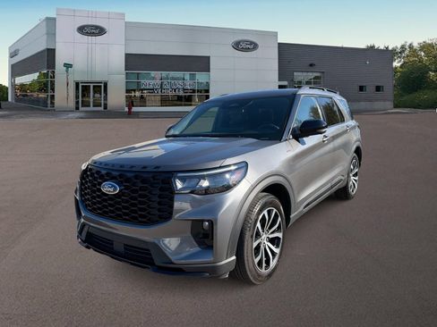 Used 2025 Ford Explorer ST-Line AWD/4WD image 5