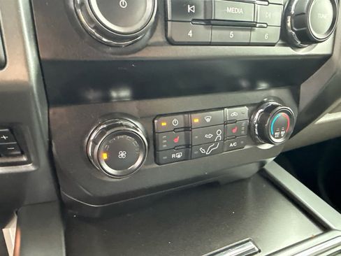 Used 2021 Ford F250 XLT w/ XLT Premium Package image 17