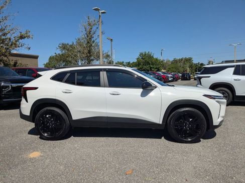 Used 2025 Chevrolet Trax ACTIV w/ Driver Confidence Package FWD image 2