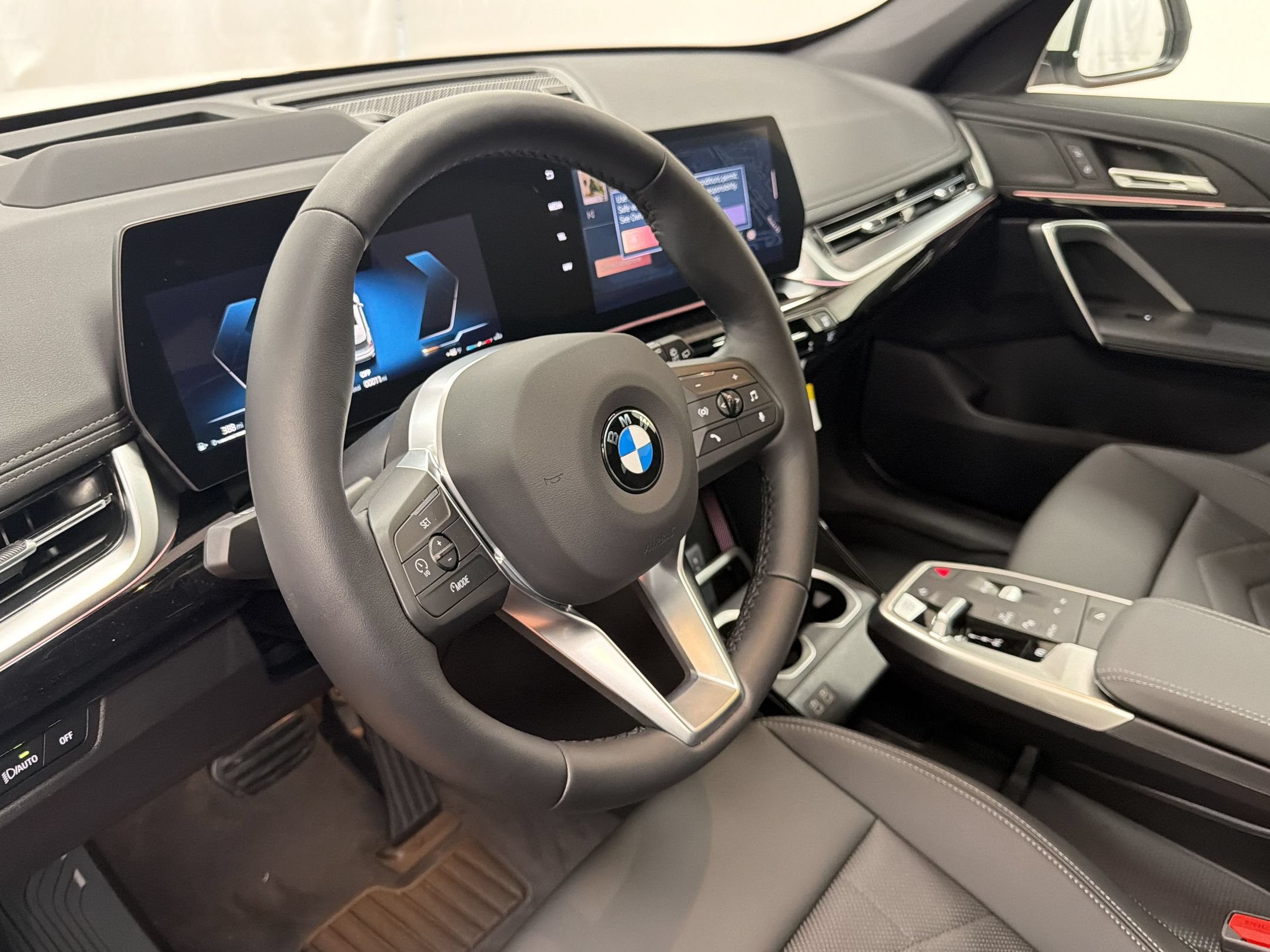 Used 2026 BMW X1 xDrive28i w/ Technology Package AWD/4WD image 4