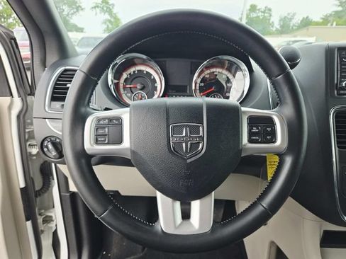 Used 2018 Dodge Grand Caravan SXT FWD image 17