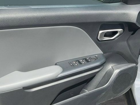 Used 2025 Kia K4 LXS image 12