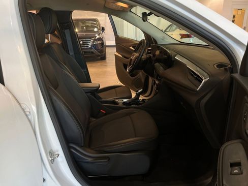 Used 2025 Buick Encore GX Preferred FWD image 35