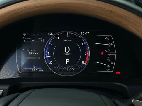 Used 2025 Lexus ES 350 Ultra Luxury w/ Accessory Package (Z2) image 15