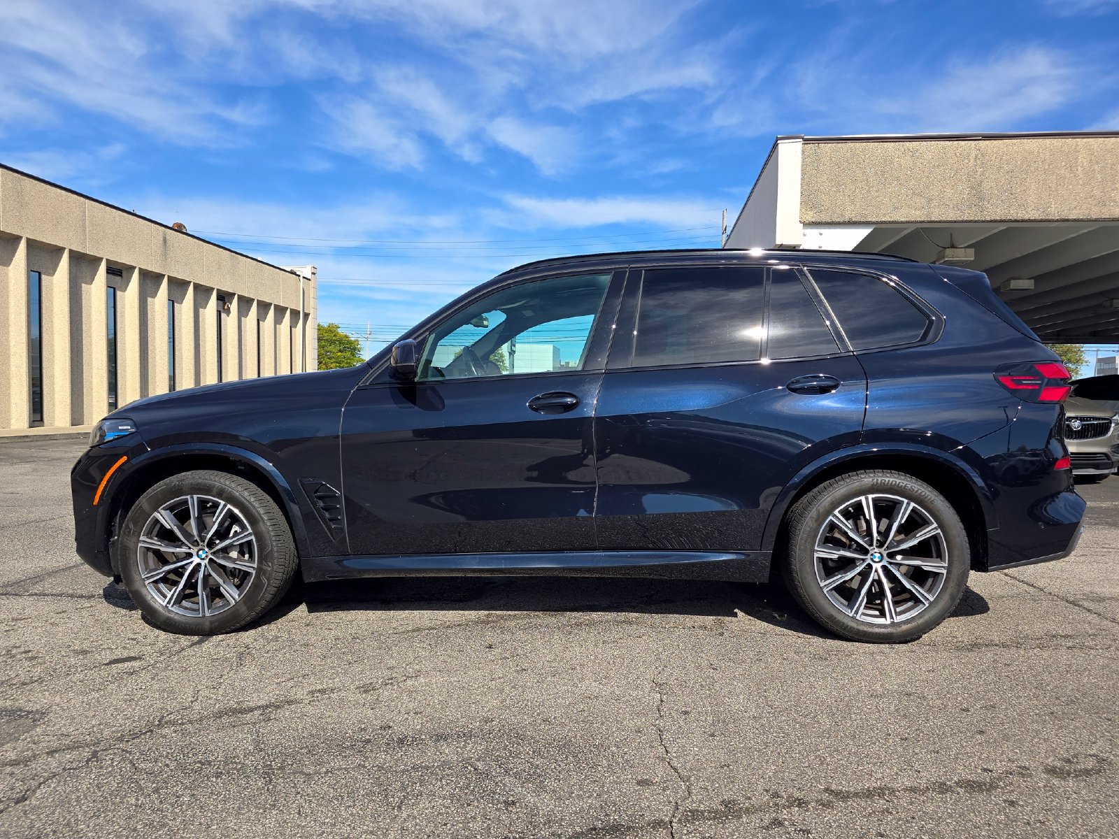 Used 2024 BMW X5 xDrive40i w/ M Sport Package AWD/4WD image 17