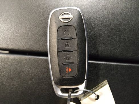 Used 2023 Nissan Rogue SV FWD image 32