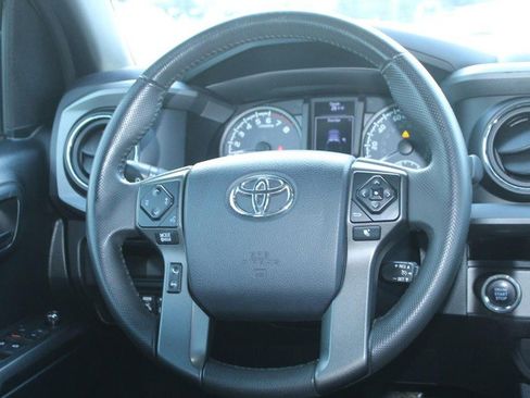 Used 2017 Toyota Tacoma TRD Off-Road image 14