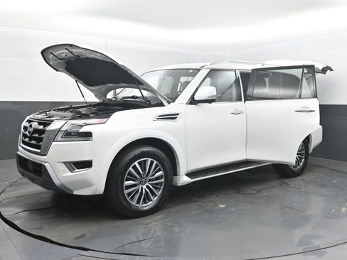 Used 2024 Nissan Armada SL w/ Captain's Chairs Package RWD image 40