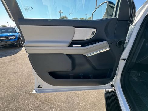 Used 2025 Ford Expedition Active AWD/4WD image 25