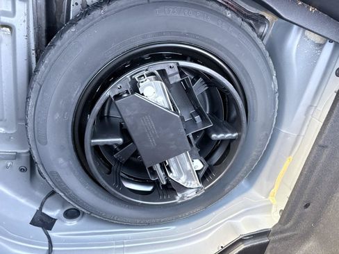 Used 2013 Mercedes-Benz C 250 Sedan image 15
