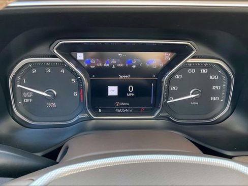 Used 2021 GMC Yukon Denali w/ Denali Premium Package image 10