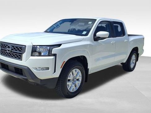 Used 2022 Nissan Frontier SV RWD image 3