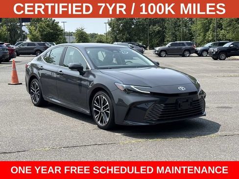 Used 2025 Toyota Camry XLE FWD image 1