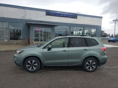 Used 2017 Subaru Forester 2.5i Limited AWD/4WD image 2