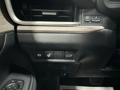 Used 2025 Toyota Grand Highlander AWD image 17