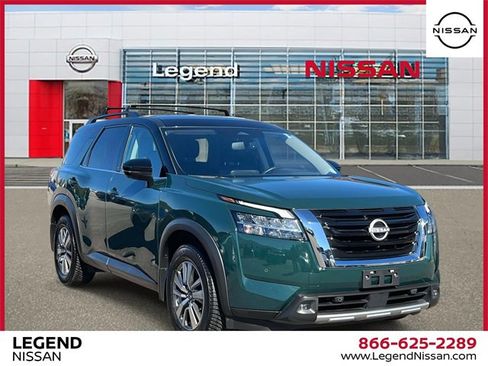 Certified 2022 Nissan Pathfinder SL image 1