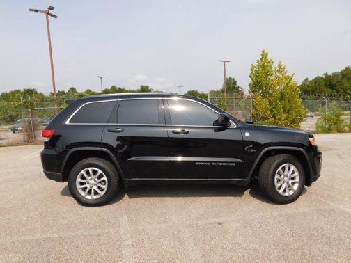Used 2021 Jeep Grand Cherokee Laredo AWD/4WD image 5