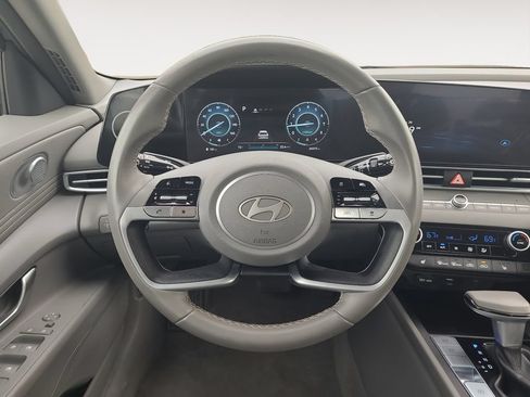 Used 2025 Hyundai Elantra SEL FWD image 12