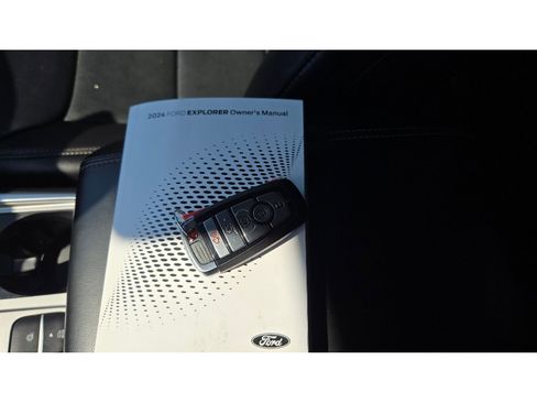 Used 2024 Ford Explorer Limited w/ Limited Technology Package RWD image 40